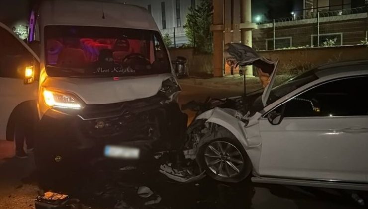 Gebze’de servis minibüsü ile otomobil çarpıştı: 10 yaralı