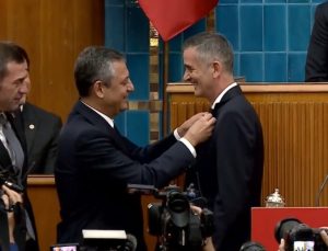 CHP Genel Başkanı Özel: Davaları canlı yayınlayın